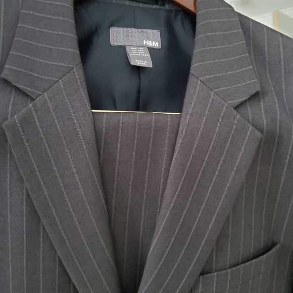 Men's Grey Pin Striped Single Breasted Suit - Picture 2 of 4